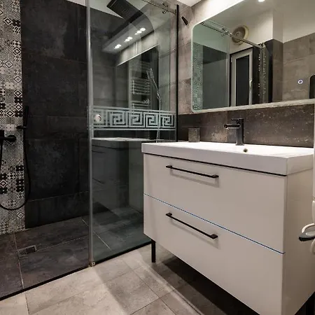 Apartment The Acropolis Hideaway 2-bdr Next To Metro