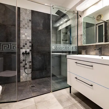 The Acropolis Hideaway 2-bdr Next To Metro Apartment