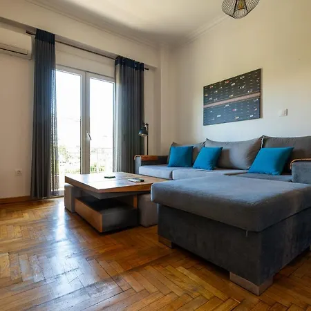 The Acropolis Hideaway 2-bdr Next To Metro Athens